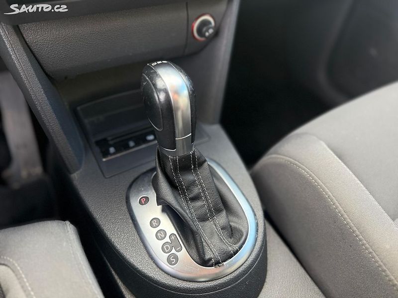 Volkswagen Touran 2.0 tdi, DSG - fotka 11 z 12