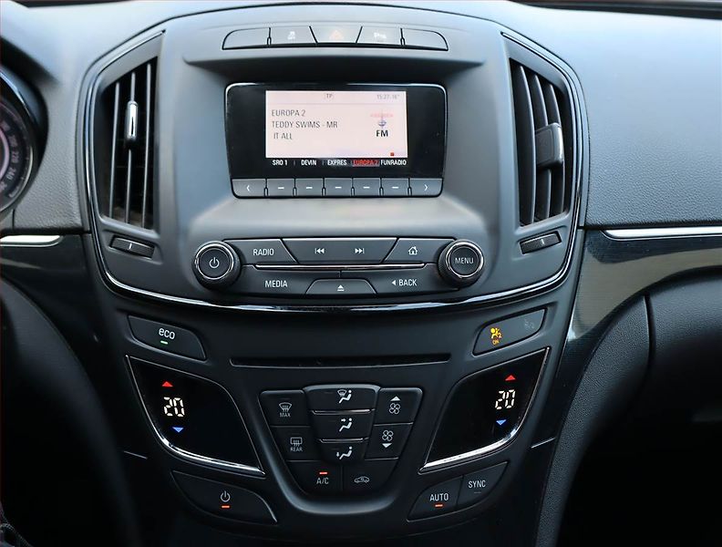 Opel Insignia (2014) 2.0 CDTI, Xenony, Tempomat - fotka 12 z 18
