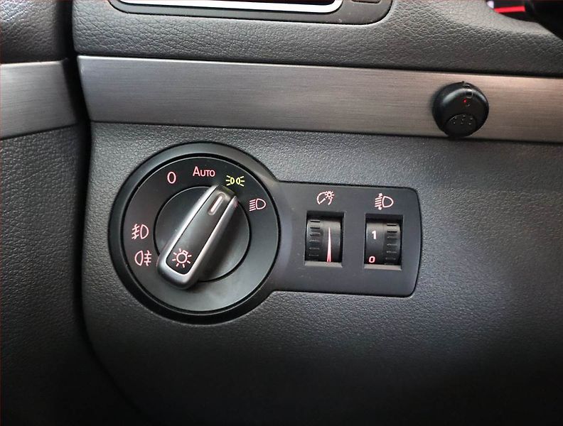 Volkswagen Touran (2014) 1.6 TDI, Navi, Tempomat - fotka 17 z 20