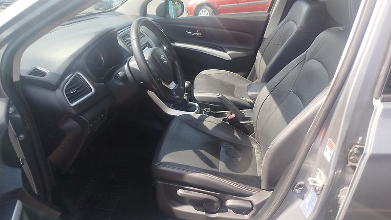 Suzuki SX4 S-Cross (2015) 1.6 16v AllGrip  - fotka 6 z 35
