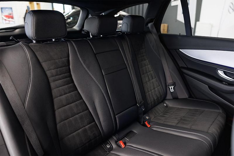 Mercedes-Benz Třídy E (2021) E 300 de T 4Matic AMG Line - fotka 29 z 39