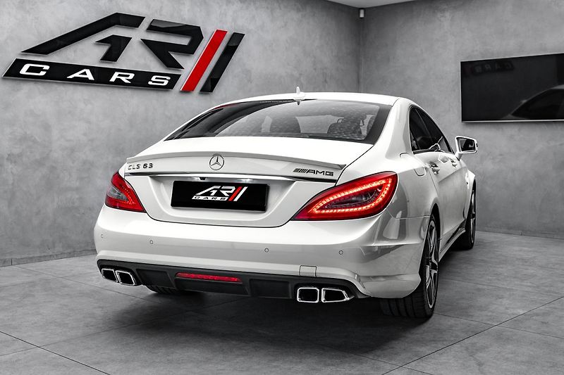 Mercedes-Benz CLS 63 AMG 4M, Designo Carbon H&K - fotka 6 z 28