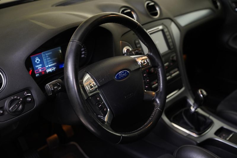 Ford Mondeo - fotka 14 z 23