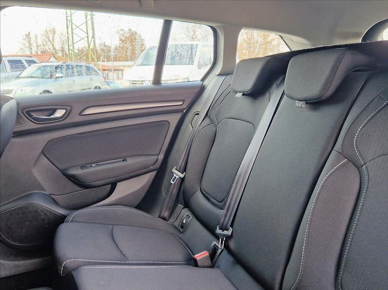 Renault Mégane 1,3 TCe 103kw A/T Intens 2xkol - fotka 15 z 32
