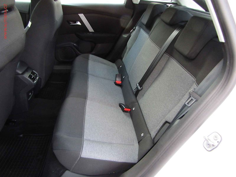Citroën C4 (2021) 1.2 PT, ČR, servis.kniha, LED - fotka 10 z 22
