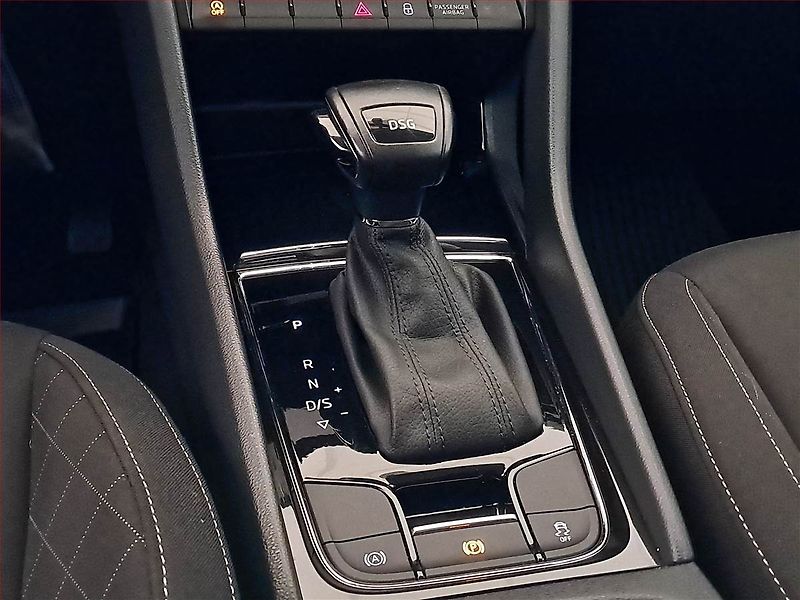 Škoda Karoq (2018) 1.5 TSI, Automat, Tempomat - fotka 13 z 18