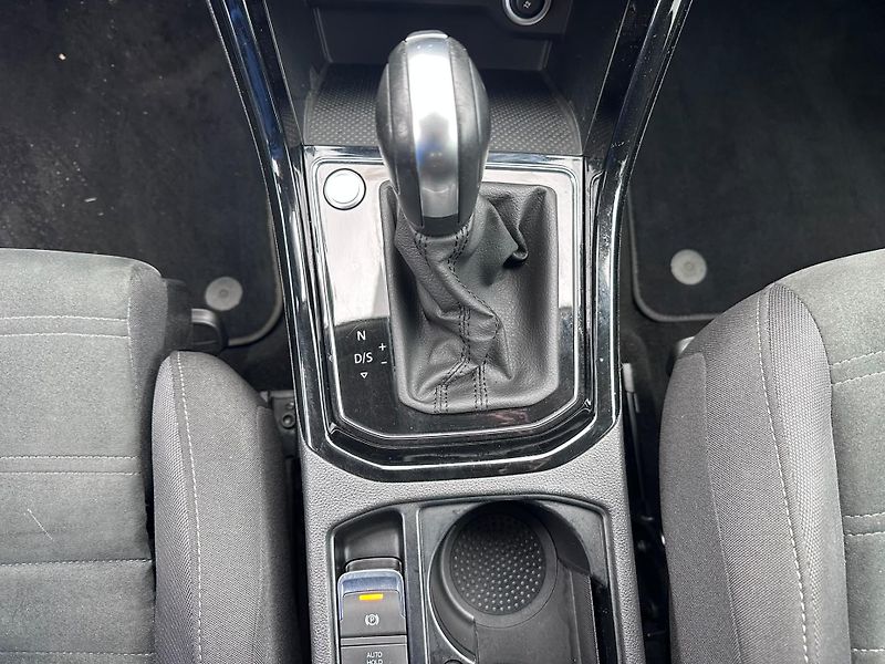 Volkswagen Touran 2,0 TDI DSG Highline  - fotka 14 z 16