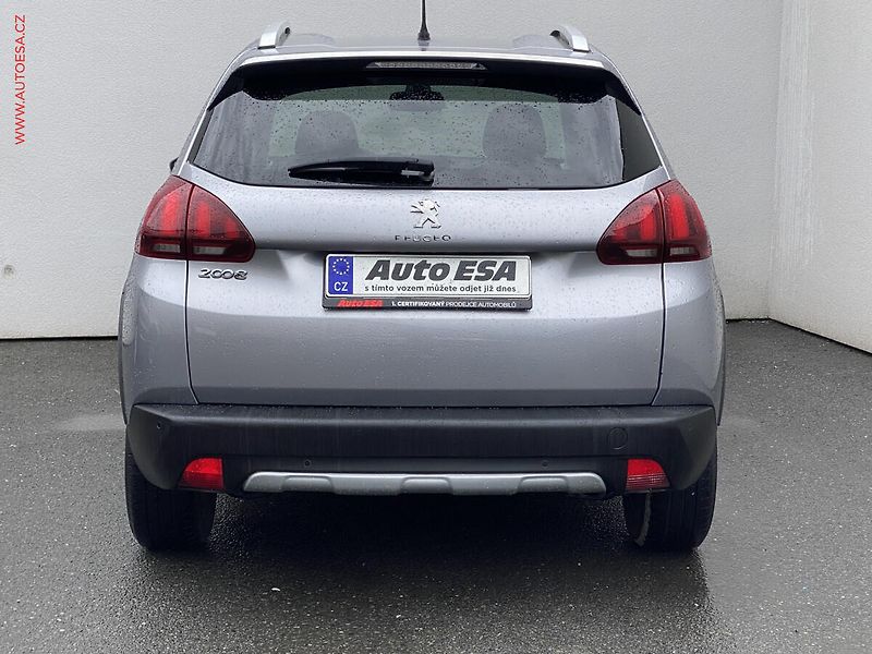 Peugeot 2008 (2019) 1.2 PT, Allure, kůže, navi - fotka 5 z 15