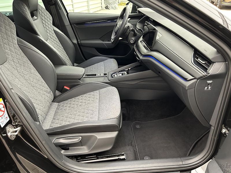 Škoda Octavia 2.0 TDI SportLine - fotka 27 z 32