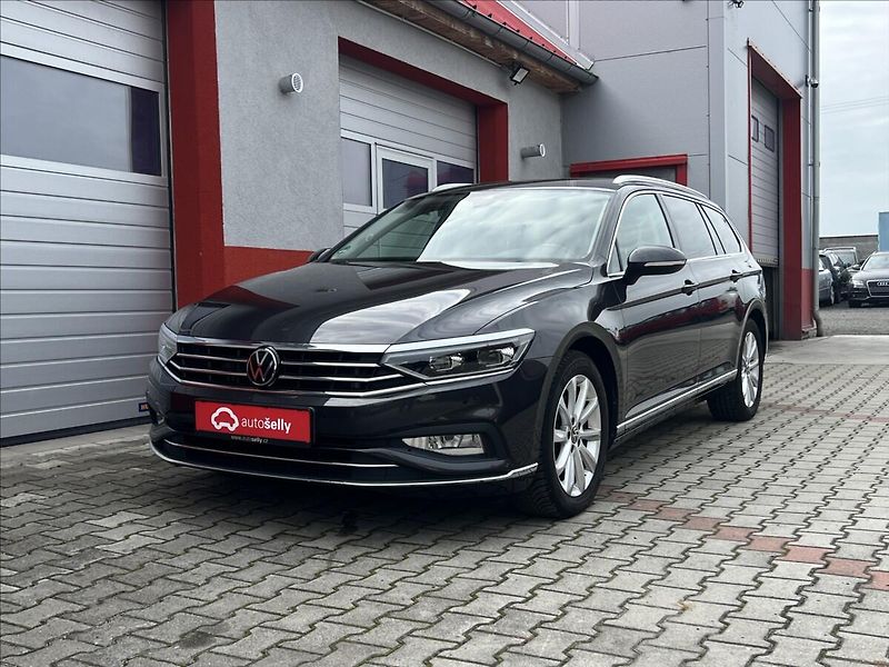 Volkswagen Passat 2,0 TDi DSG ELEGANCE MATRIX - fotka 1 z 36