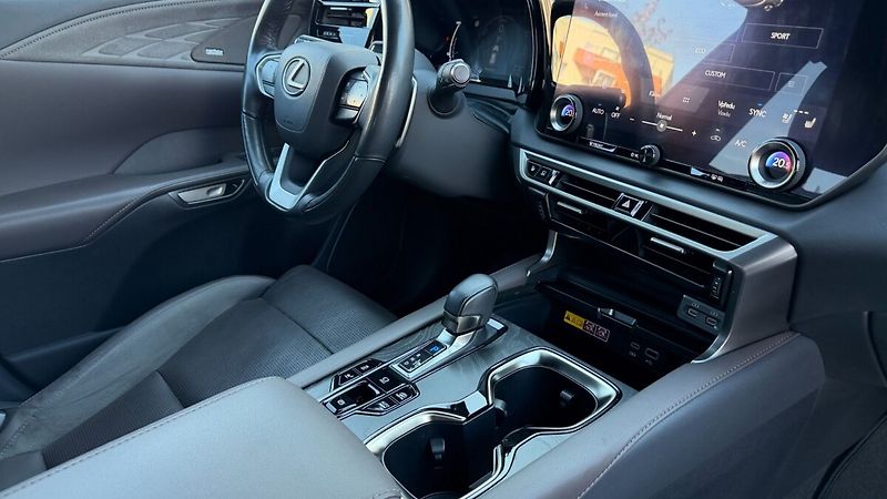 Lexus RX 450h plus 450H+ 2,5 PHEV LUXURY - fotka 21 z 31