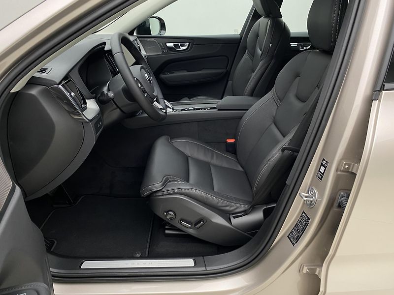 Volvo XC60 (2026) T6 AWD AUT DARK PLUS - fotka 3 z 66