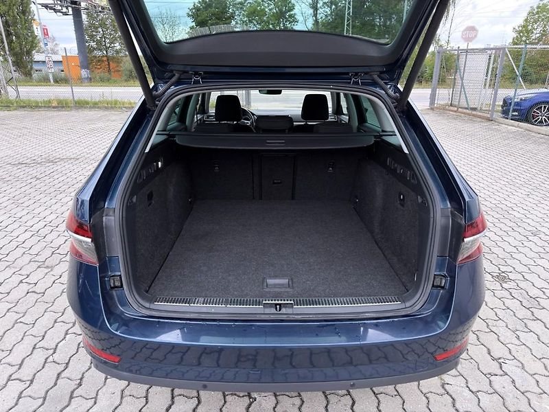 Škoda Superb 2.0 TDI 110 kW DSG, navigace - fotka 9 z 21