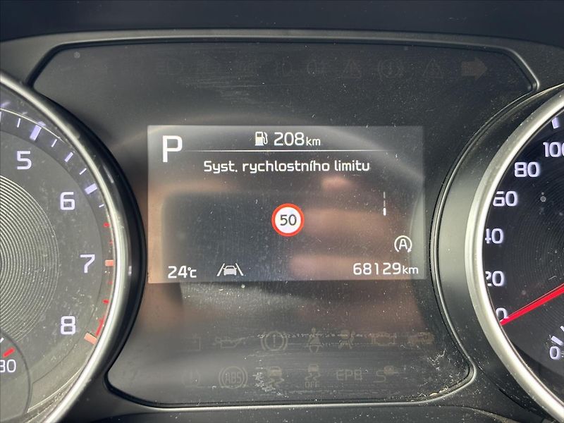 Kia Ceed 1,5 TGDi AT TOP ZÁRUKA ADAPTIV - fotka 43 z 45
