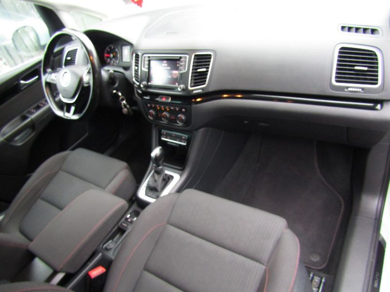 Volkswagen Sharan (2017) 2. 0 TDI 135kW DSG  ACC - fotka 13 z 40