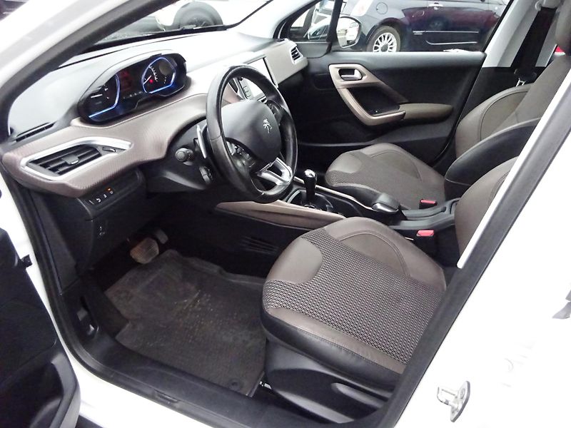Peugeot 2008 1.2 VTi Allure AUTOMAT SERVIS - fotka 4 z 34