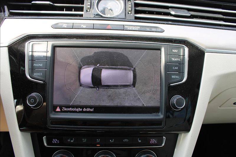 Volkswagen Passat 2,0 TDi  HIGHLINE, 4 x 4, DSG - fotka 32 z 38