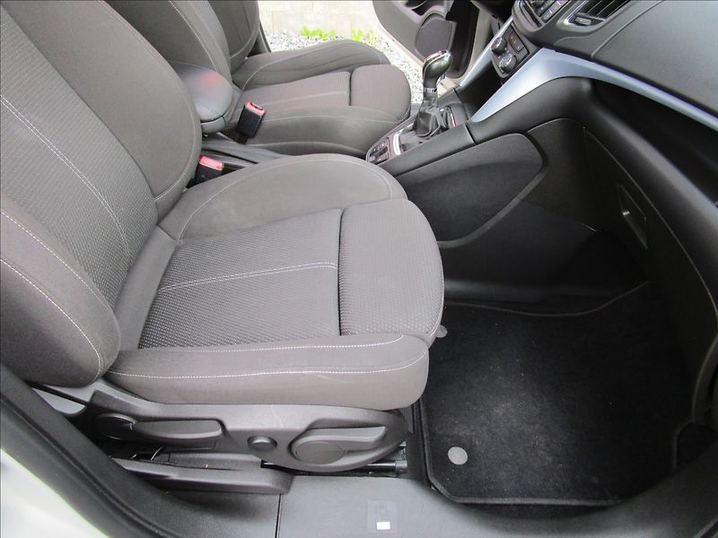 Opel Zafira Tourer 1.6CDTi aut. Klima, pan - fotka 18 z 42