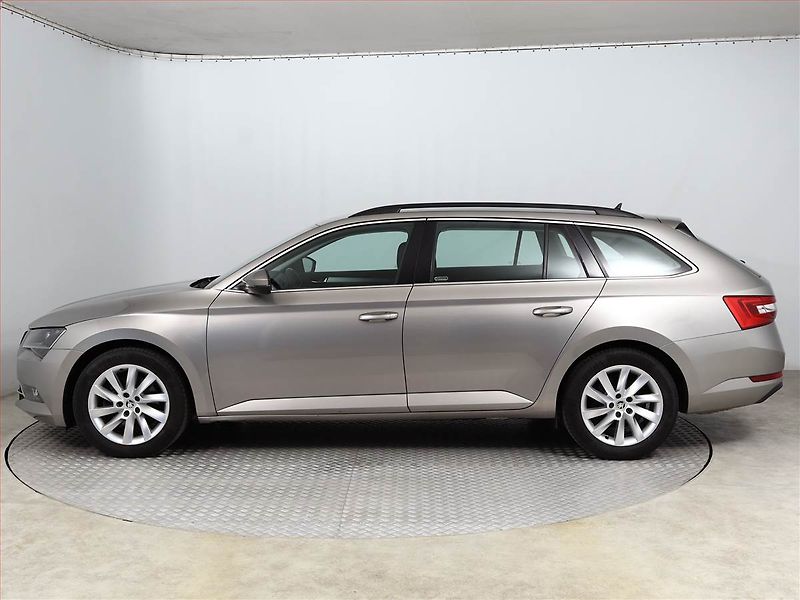 Škoda Superb (2016) Ambition 2.0 TDI, ČR,1.maj - fotka 3 z 19