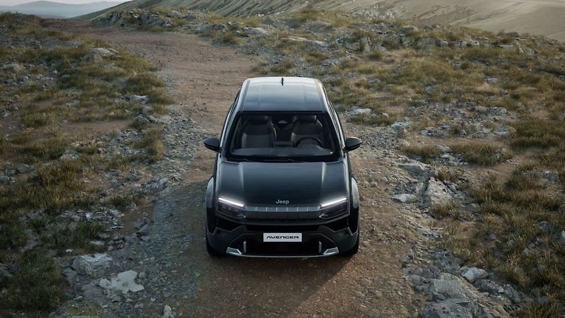 Jeep Avenger (2026) Altitude 1.2 Turbo e-Hybrid 11 - fotka 4 z 8