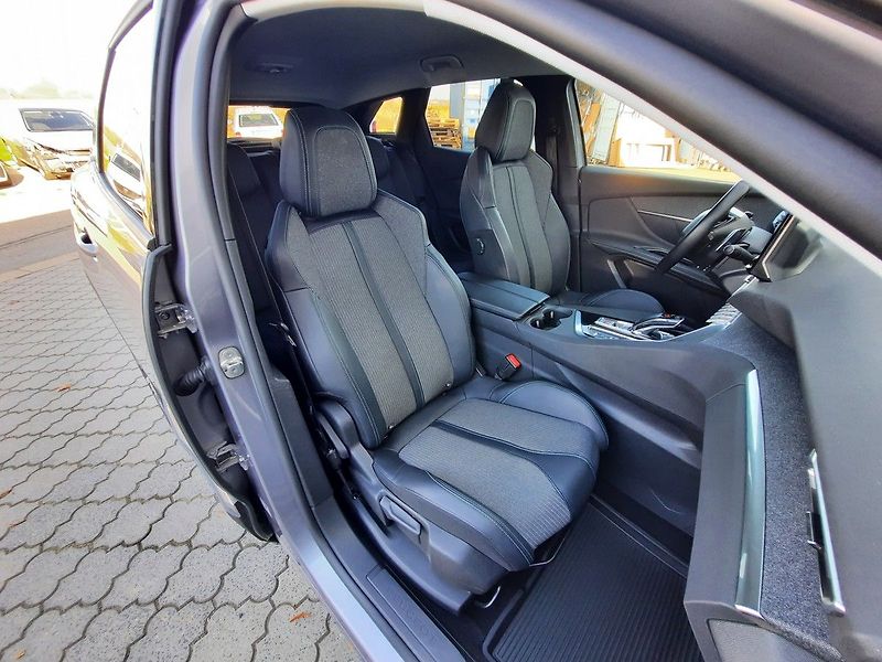 Peugeot 3008 ALLURE PACK 1.5 BHDi 130k EAT8 - fotka 15 z 28
