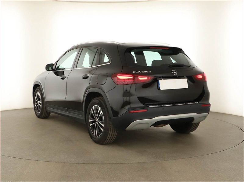 Mercedes-Benz GLA (2024) 200 d - fotka 4 z 18