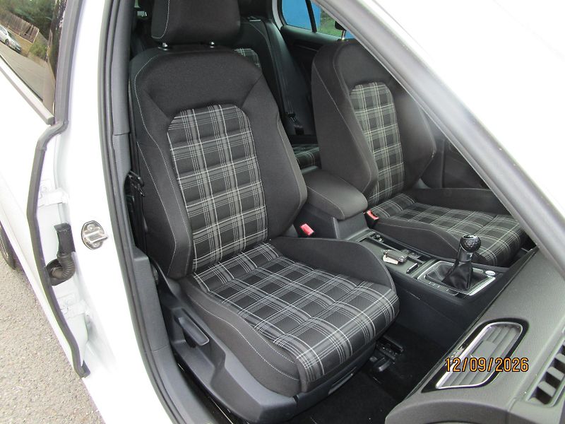 Volkswagen Golf (2015) 7 GTD 2,0  - fotka 16 z 18