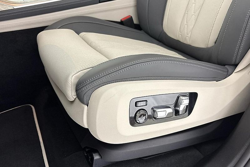 BMW X7 xDrive40d - fotka 7 z 27