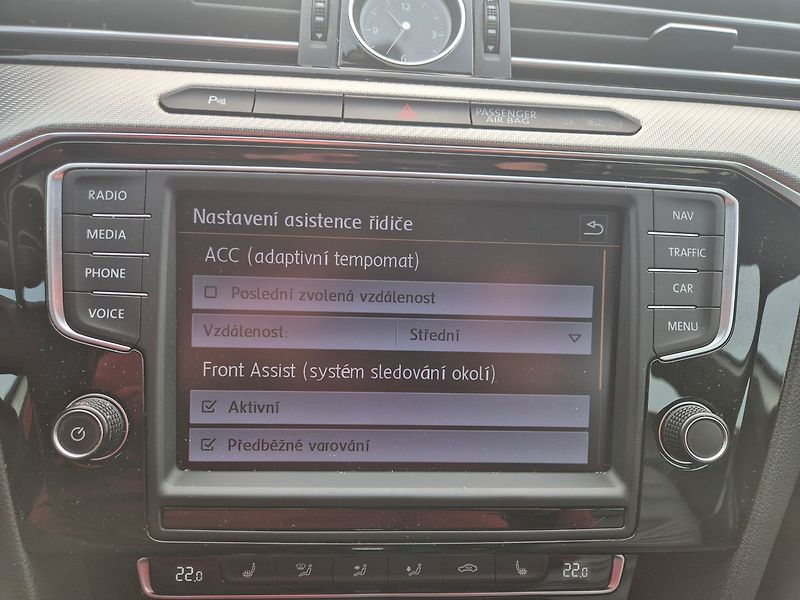 Volkswagen Passat Variant 2,0 BiTDI 176 kW R-lin - fotka 22 z 26