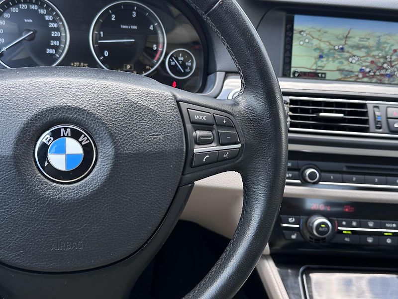 BMW Řada 5 530d Head-Up, Hi-Fi - fotka 13 z 21