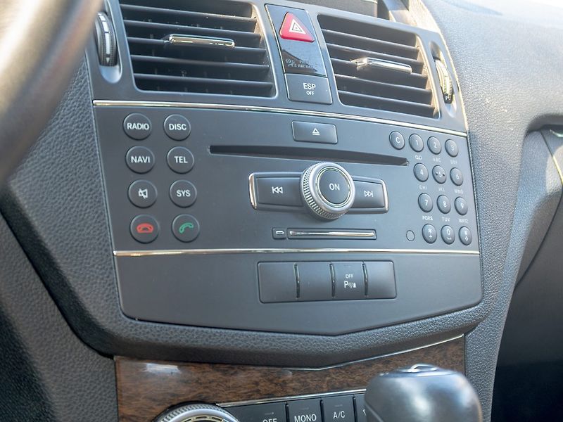 Mercedes-Benz Třídy C (2009) 200 135KW mat – NAVIGACE - fotka 23 z 46