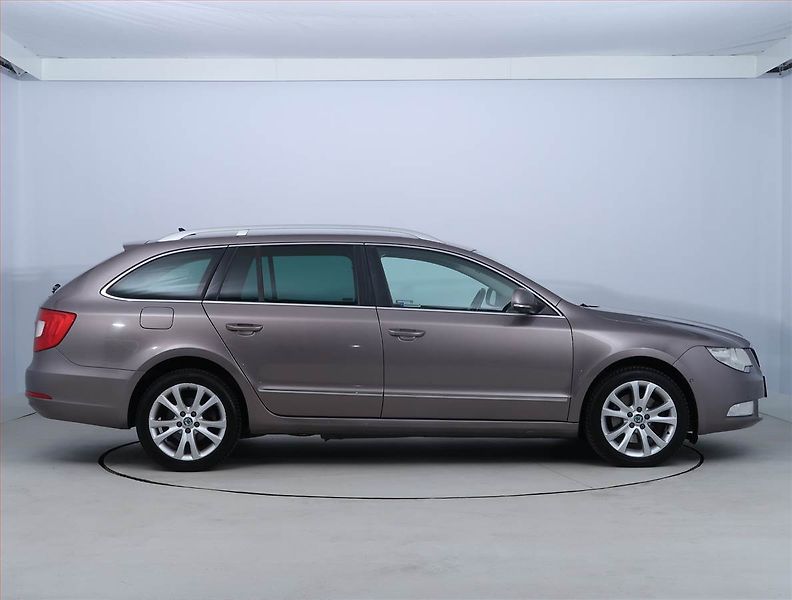 Škoda Superb (2012) 1.8 TSI, 4X4, Serv.kniha - fotka 6 z 22