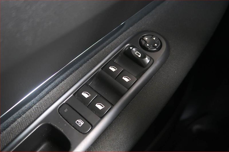 Peugeot 5008 (2015) 1.6 BlueHDi, Navi, Tempomat - fotka 15 z 15