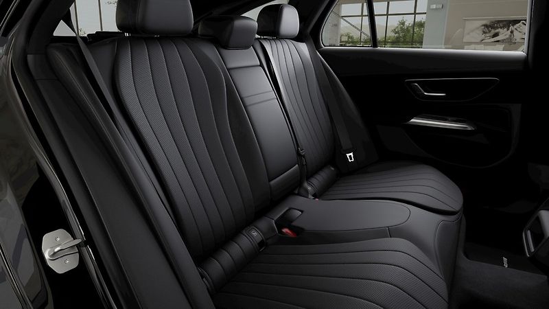 Mercedes-Benz Třídy E (2026) 220 d 4MATIC Linie AMG Night - fotka 9 z 10