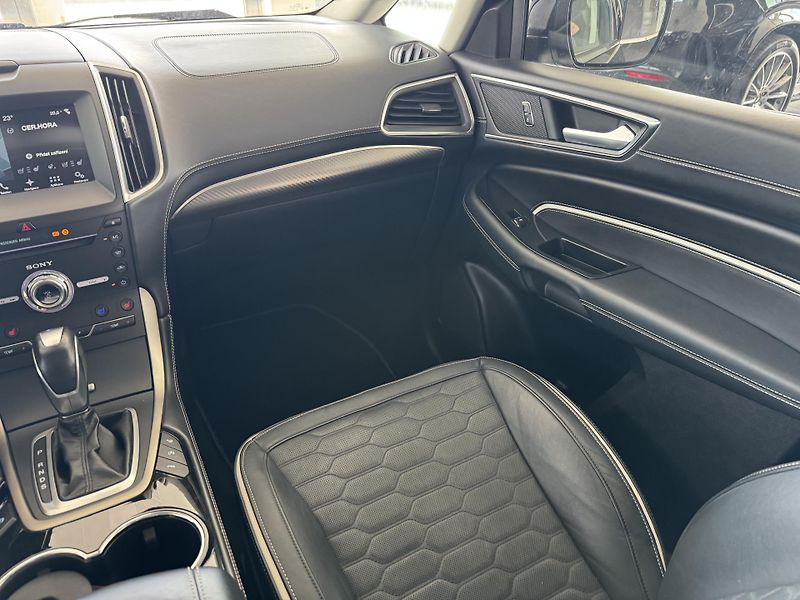 Ford S-MAX (2017) 2,0SCTi AUT. VIGNALE 7.MÍST - fotka 26 z 33