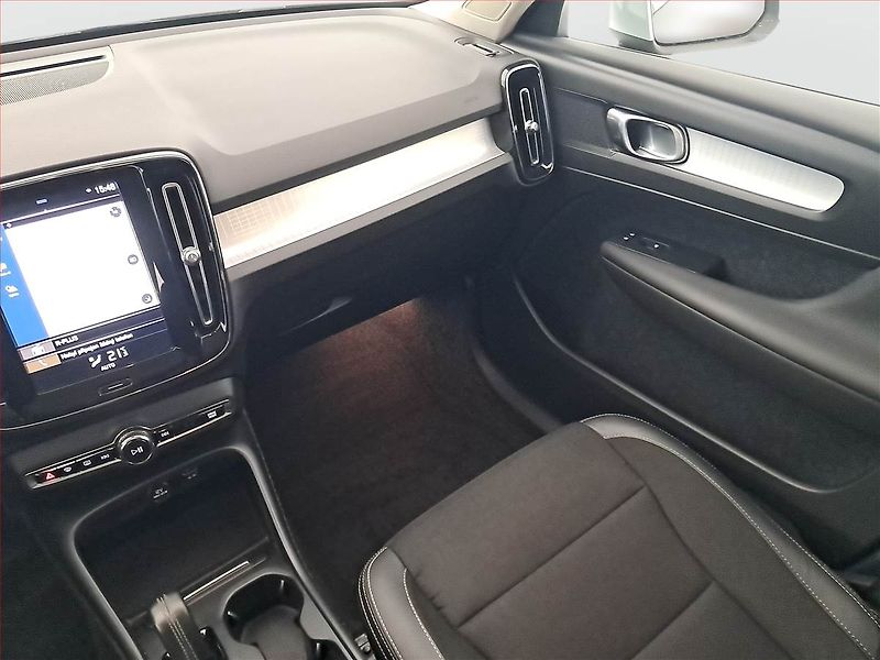 Volvo XC40 (2019) Momentum D3 AWD - fotka 8 z 18