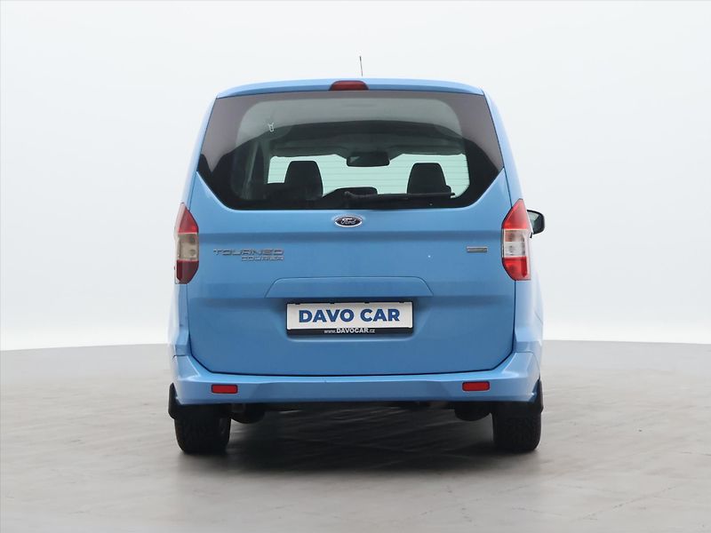 Ford Tourneo Courier 1,0 EB 74kW CZ  Titanium 1.Maj - fotka 6 z 28