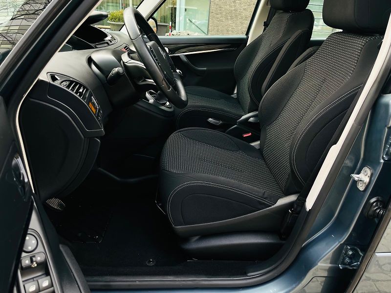 Citroën C4 Picasso 1.6i 88KW MANUÁL LED SENZORY - fotka 28 z 44