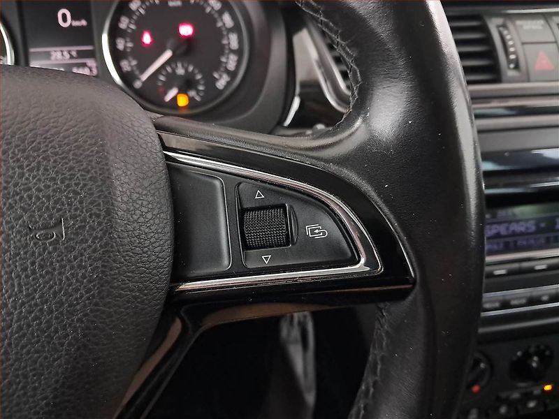 Škoda Rapid (2014) Spaceback 1.2 TSI, Xenony - fotka 17 z 18
