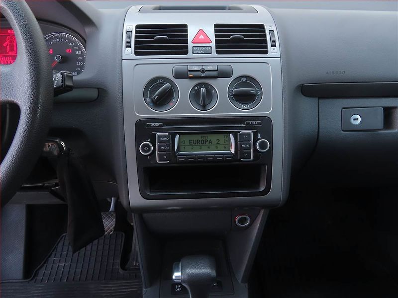 Volkswagen Touran (2009) 1.9 TDI, Automat, Serv.kniha - fotka 12 z 18