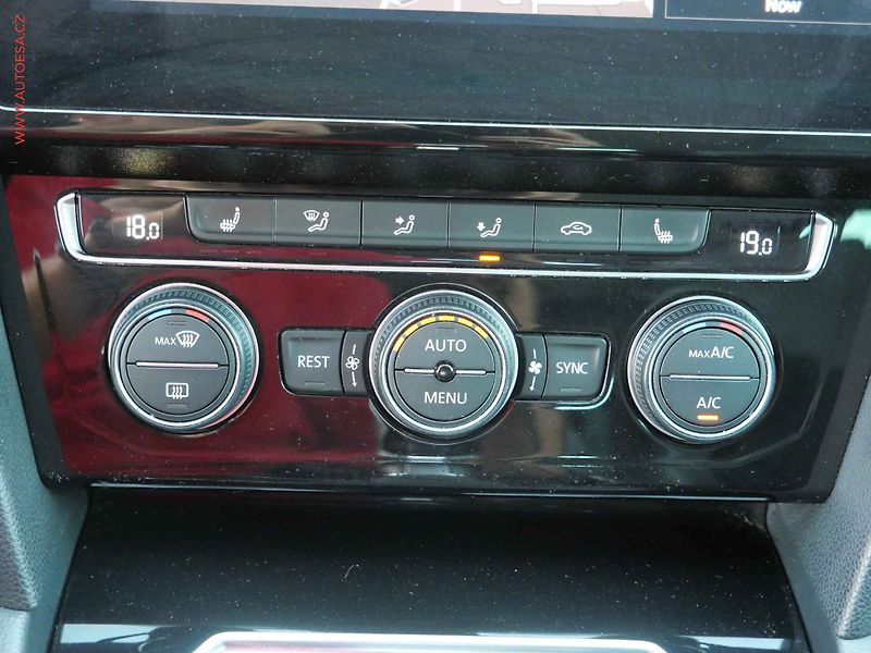 Volkswagen Passat (2018) 2.0TDi 4x4, 1.maj,ČR, DSG - fotka 15 z 23