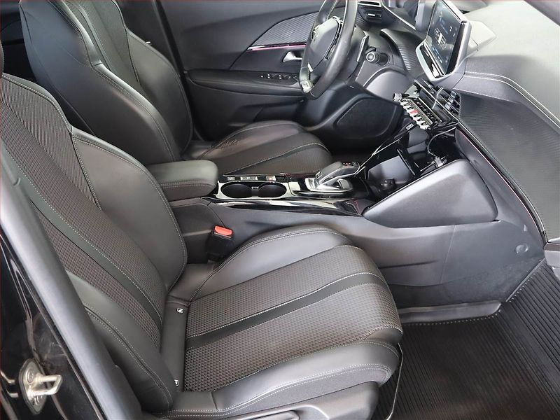 Peugeot 2008 (2021) GT 1.5 BlueHDi, Automat - fotka 9 z 24