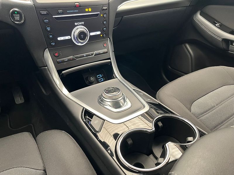 Ford S-MAX 2.5 Duratec HEV TITANIUM - fotka 15 z 64