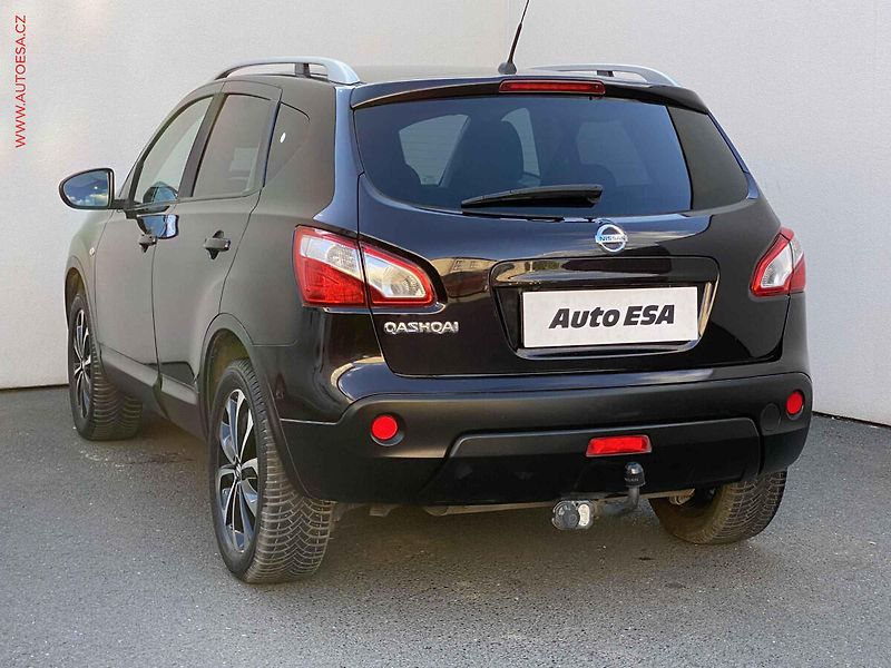 Nissan Qashqai (2011) 1.6 i, I-Way, navi, TZ, panor - fotka 6 z 18