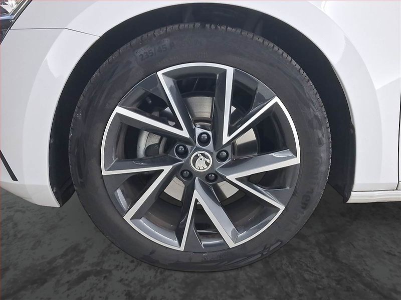 Škoda Superb (2023) Sportline 2.0 TDI - fotka 15 z 26