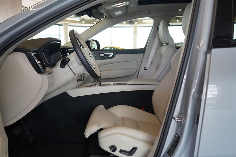 Volvo XC60 T8 Ultra Dark PHEV, Pano, 360° - fotka 17 z 48
