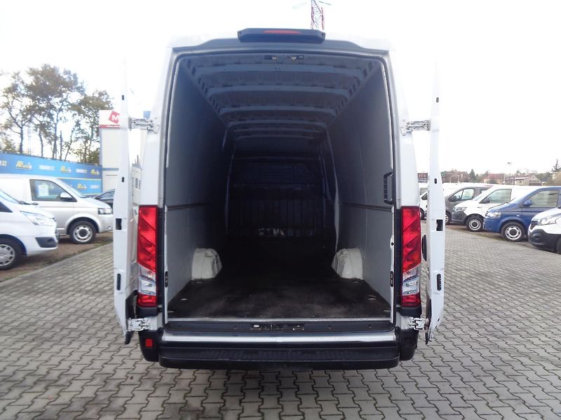 Iveco Daily 2,3 HPT  MAXI AUTOMAT KLIMA - fotka 14 z 32