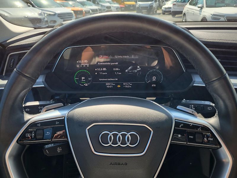 Audi e-tron 55 Quattro 300kW ČR 1.majitel - fotka 10 z 50