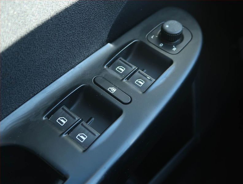Volkswagen Passat (2008) Comfortline 2.0 TDI, nová STK - fotka 13 z 16
