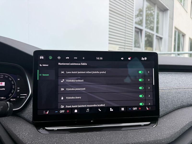 Škoda Octavia Top Selection 2.0 TDI 110kw DS - fotka 13 z 24